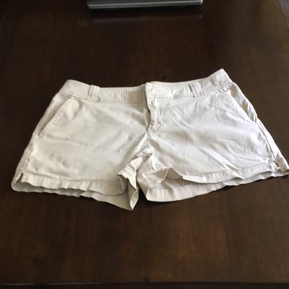 Light khaki New York and Company shorts, size 6